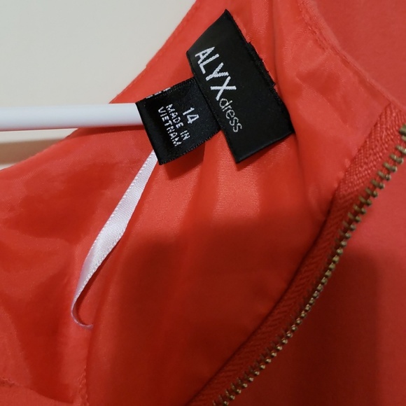 Dress - Picture 3 of 4